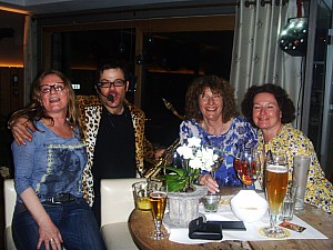 36-Party im Pfelderer Hof.jpg 36-Party im Pfelderer Hof.jpg